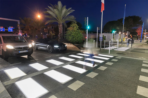 Les passages piétons et moto