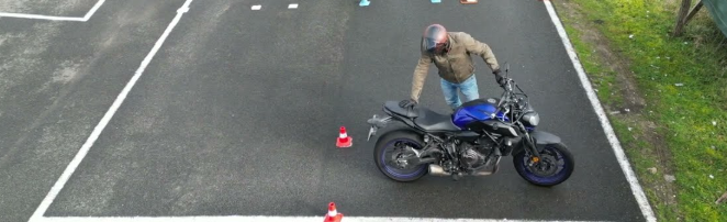 Déplacement de la moto sans l’aide du moteur